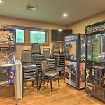 Lake Wallenpaupack Fall Getaway With Deck!