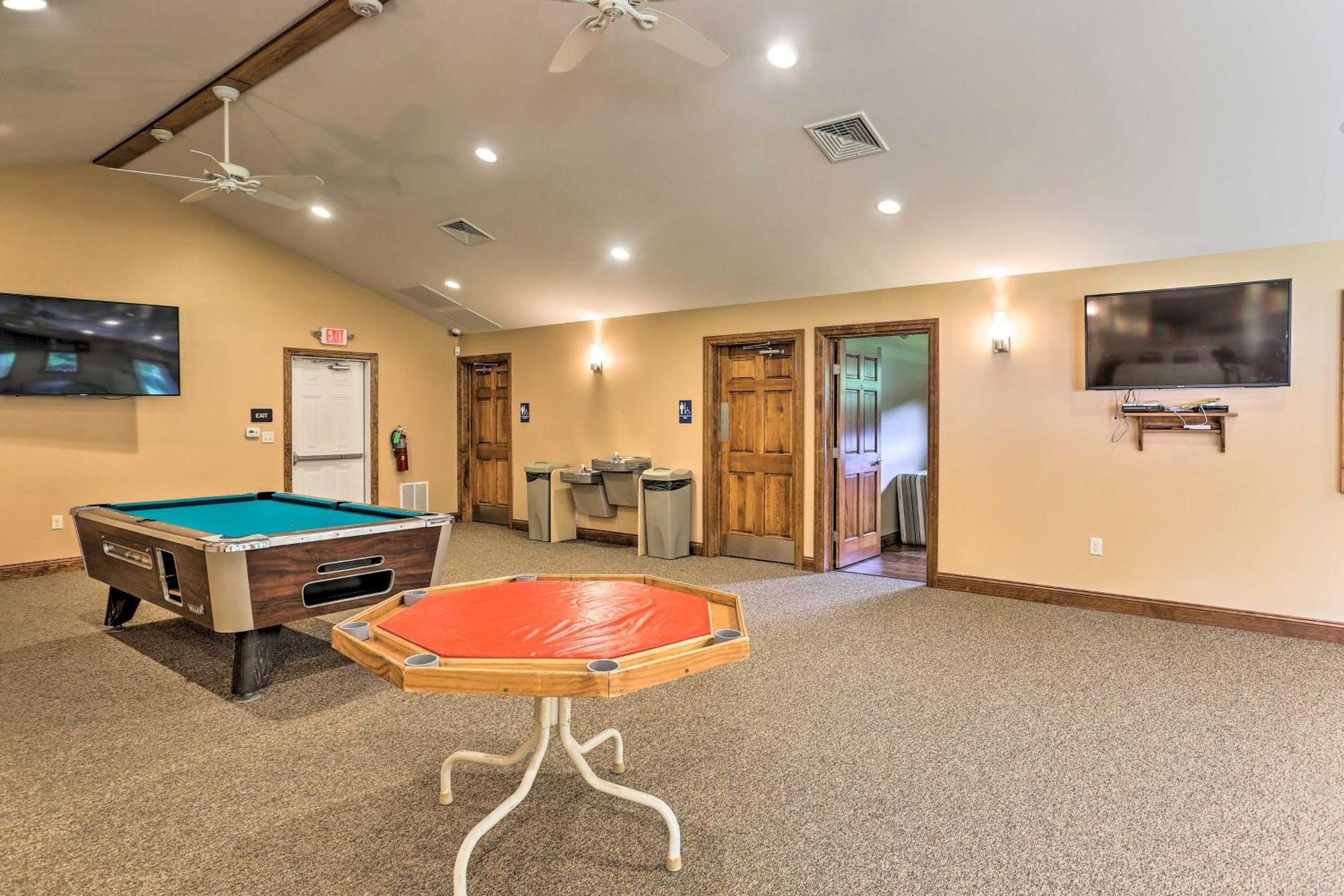 Holiday home Wallenpaupack Fall Getaway With Deck!