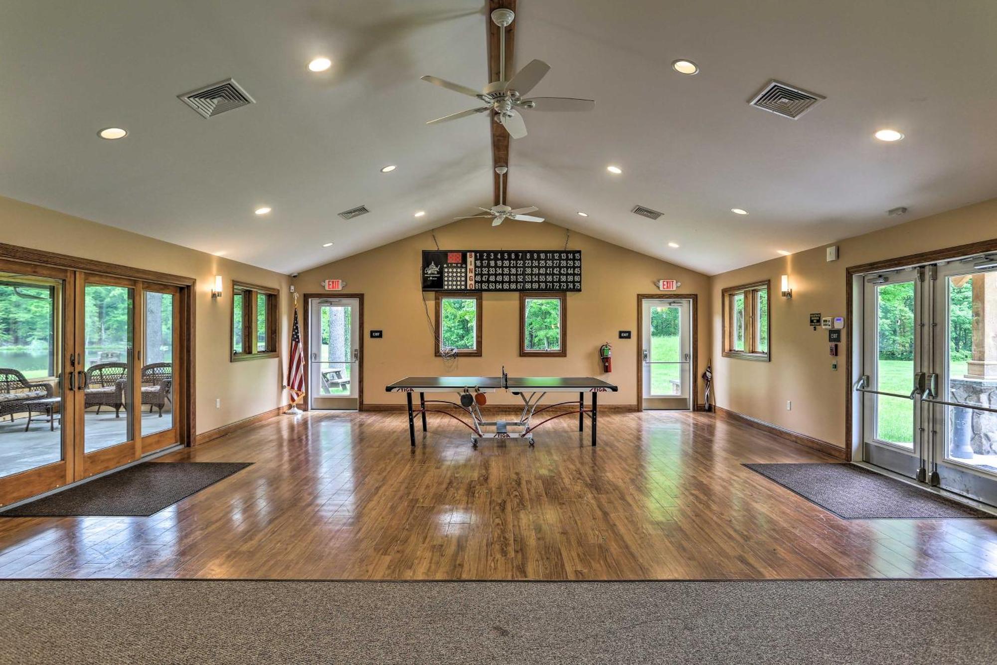 Holiday home Wallenpaupack Fall Getaway With Deck! *