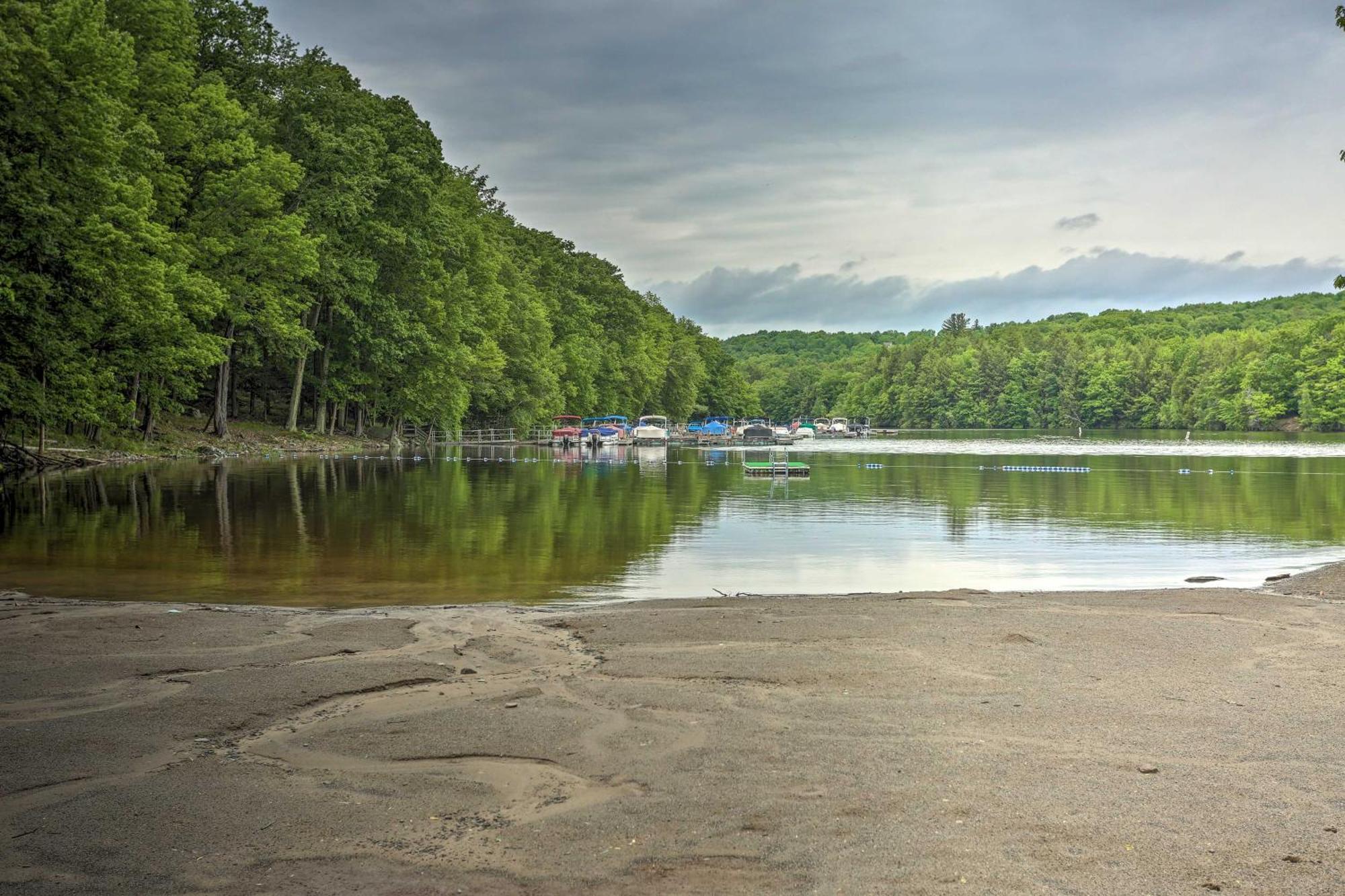Holiday home Wallenpaupack Fall Getaway With Deck! Lake Ariel