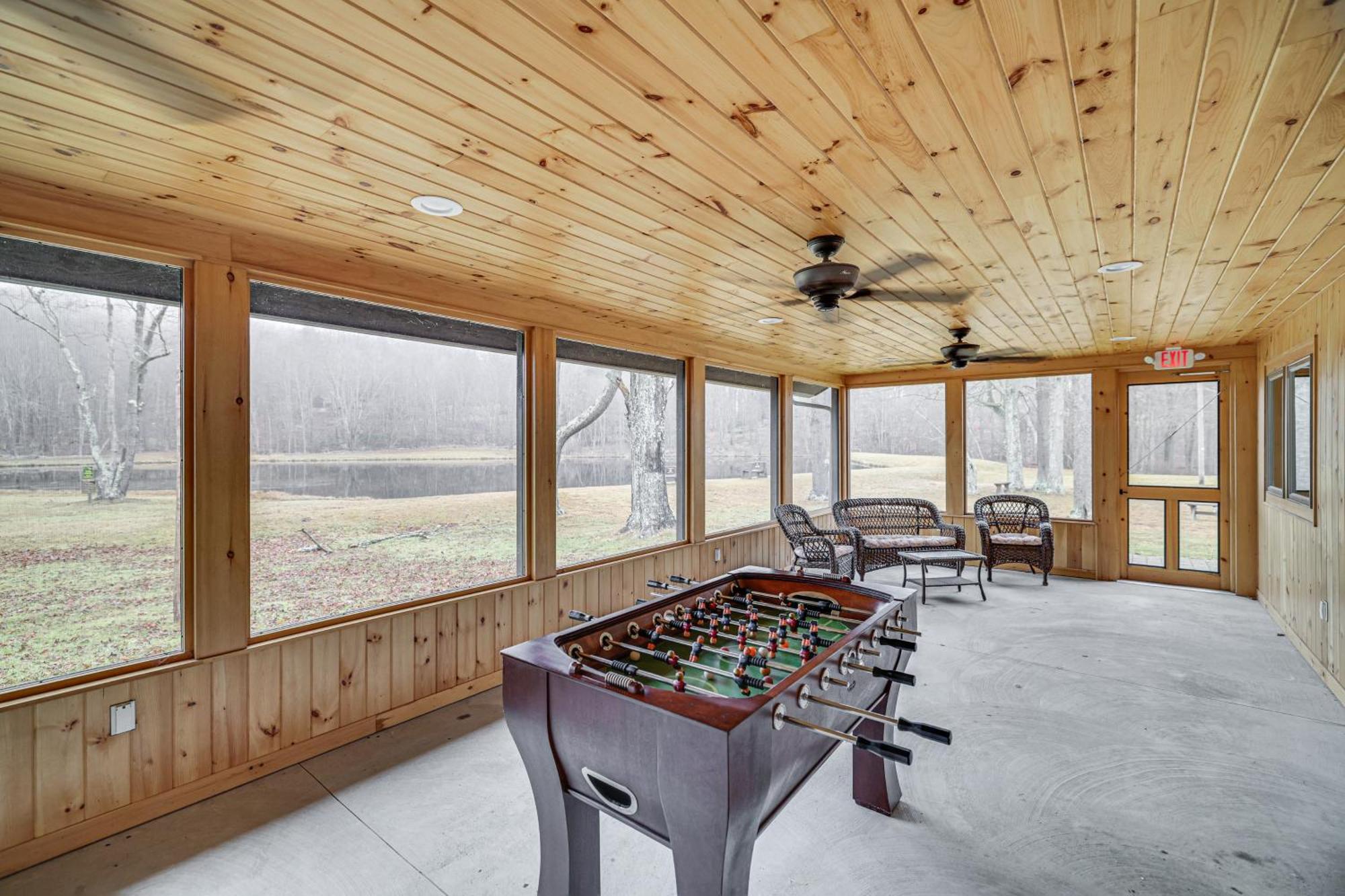 Holiday home Wallenpaupack Fall Getaway With Deck!
