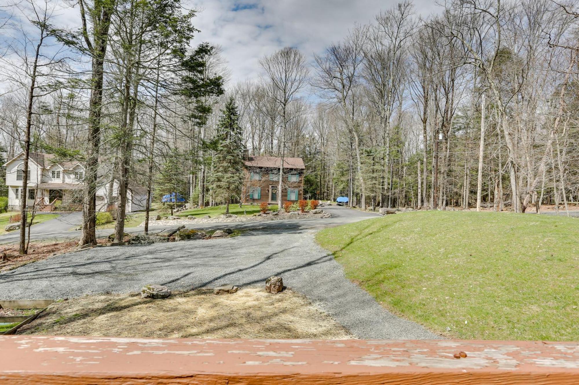 Holiday home Wallenpaupack Fall Getaway With Deck!