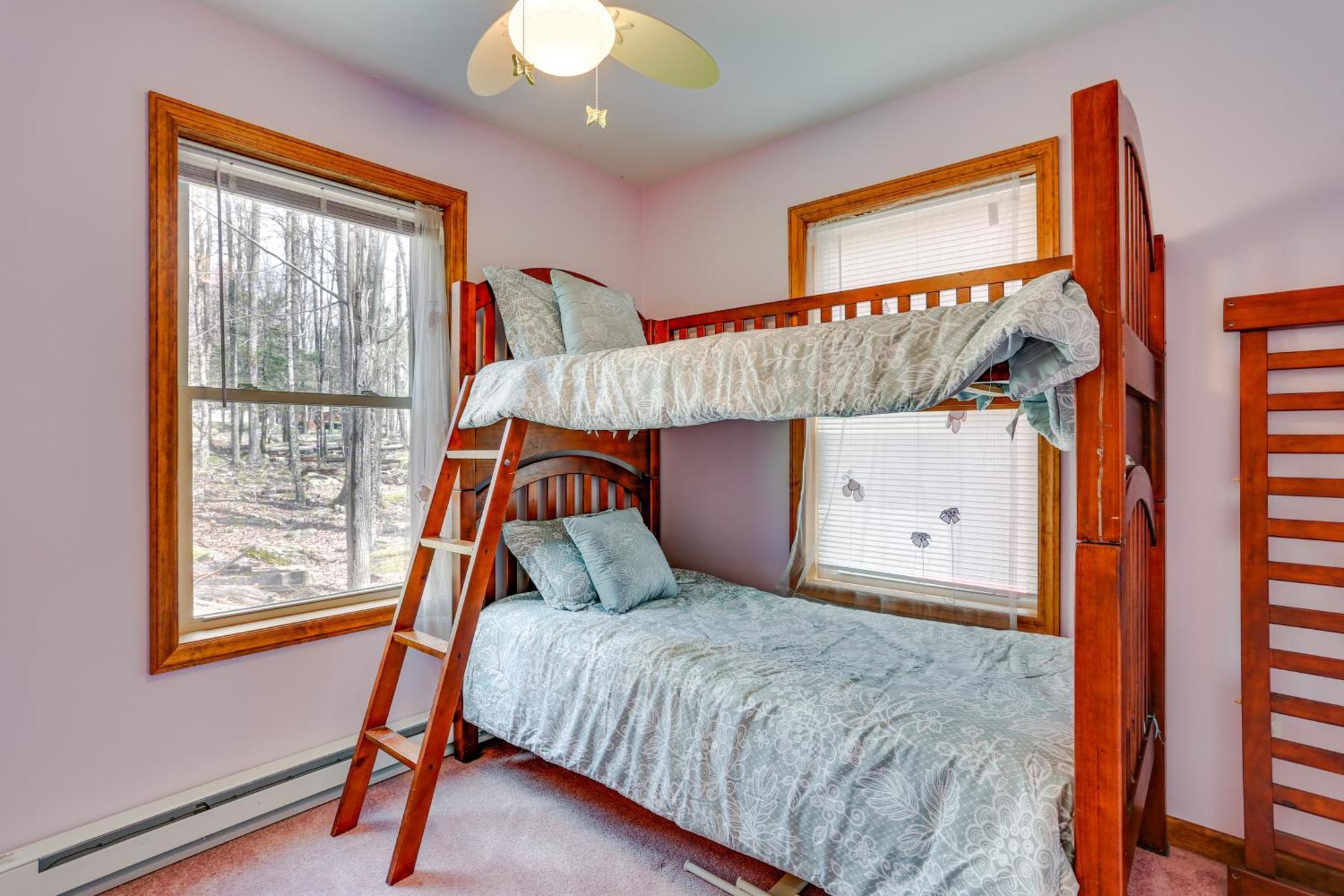 Holiday home Wallenpaupack Fall Getaway With Deck! *