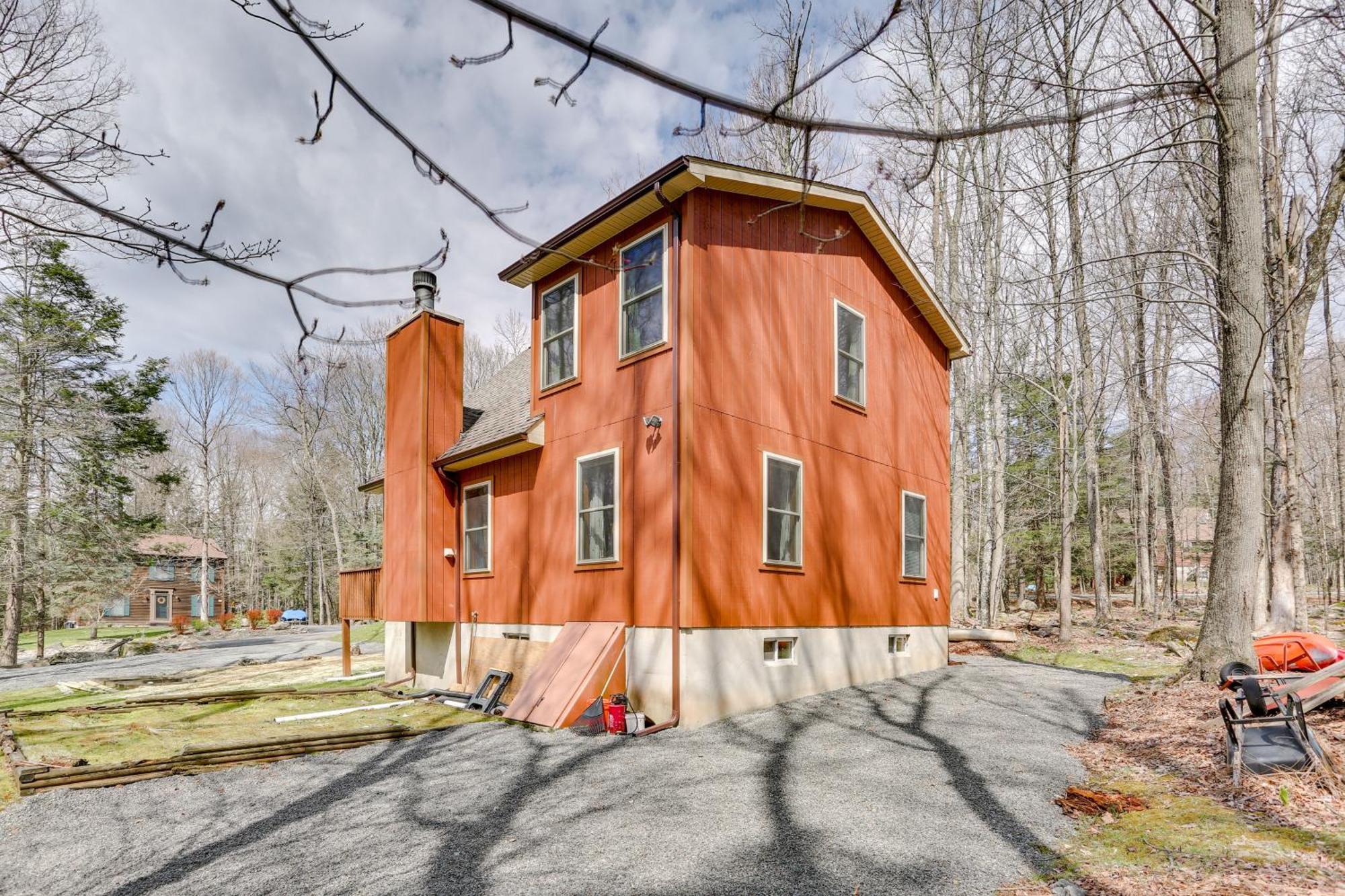 Wallenpaupack Fall Getaway With Deck! Lake Ariel