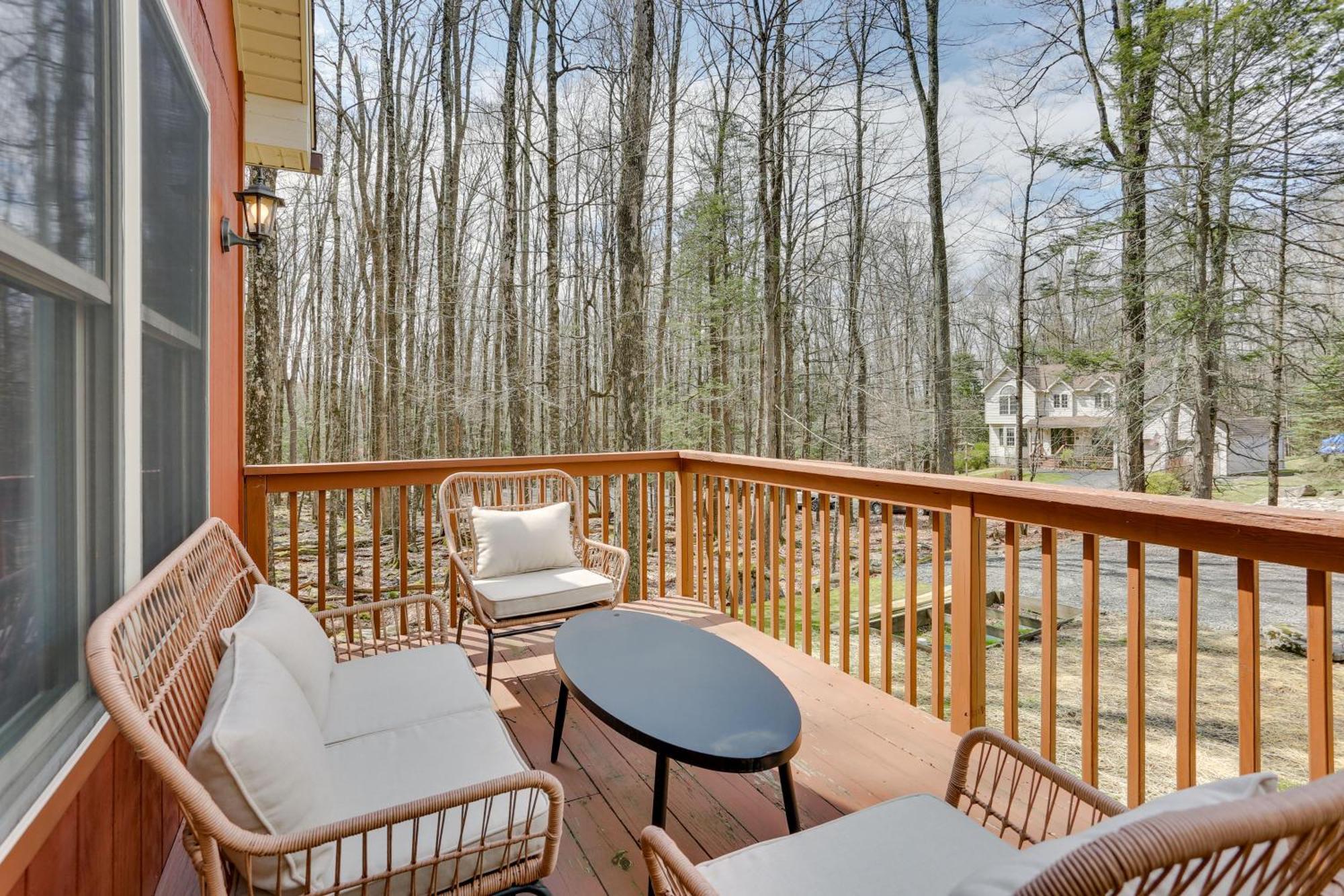 Holiday home Wallenpaupack Fall Getaway With Deck!