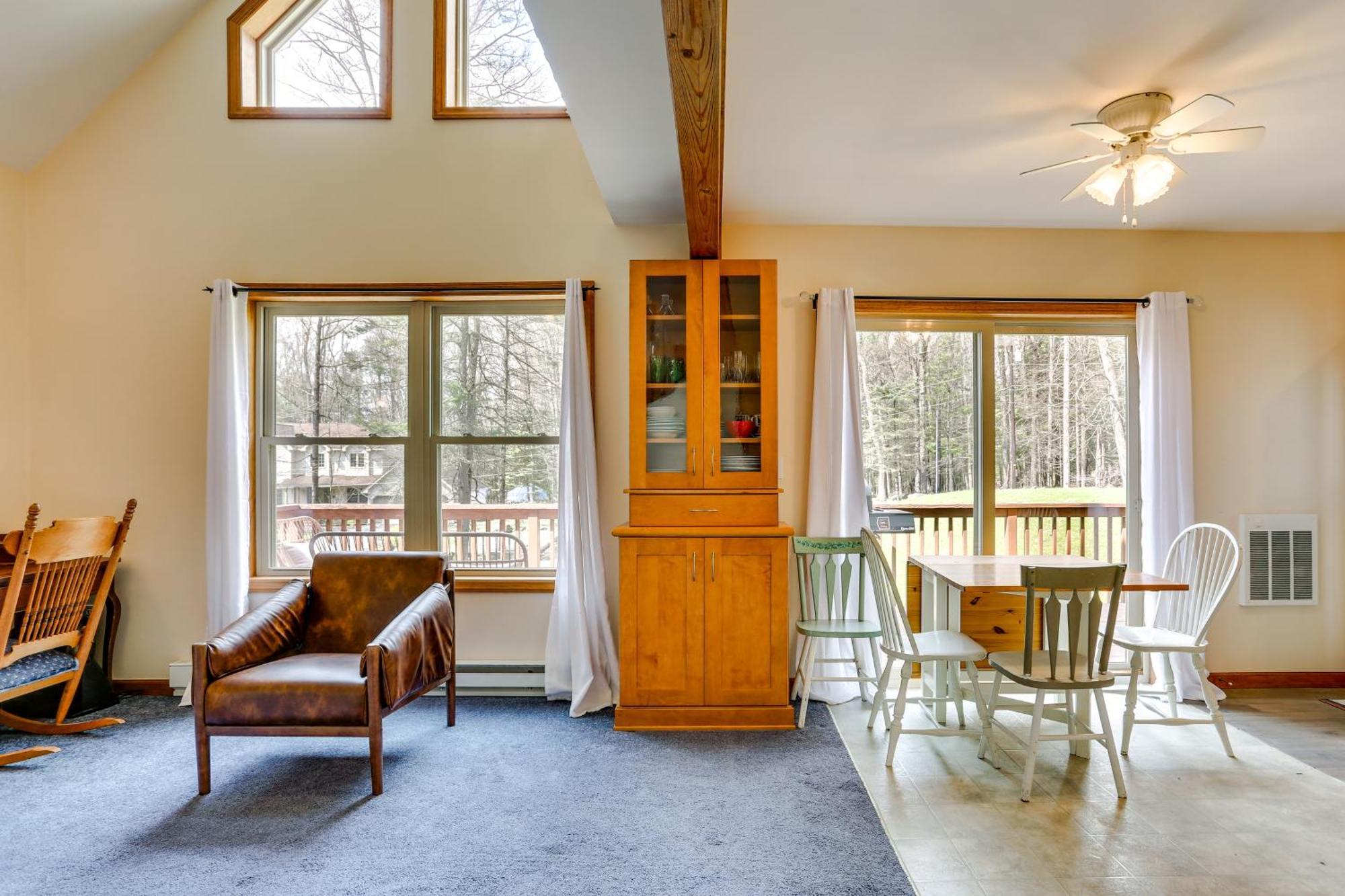 Holiday home Wallenpaupack Fall Getaway With Deck! Lake Ariel