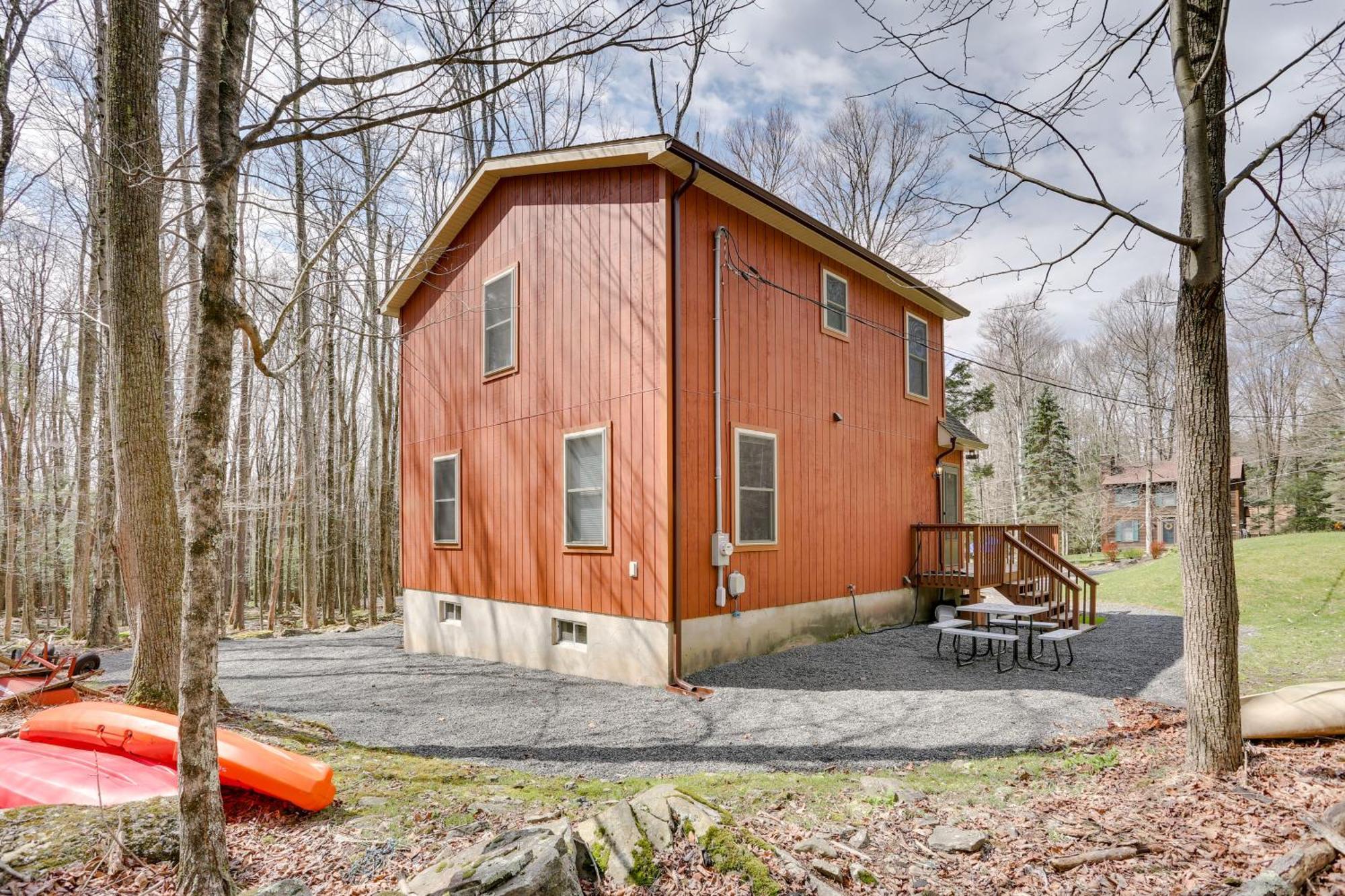 Holiday home Wallenpaupack Fall Getaway With Deck!