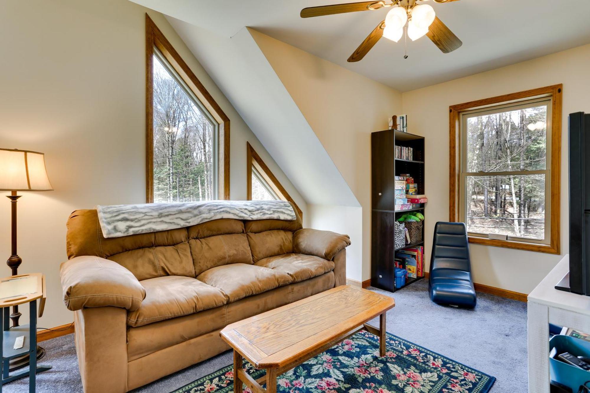 Holiday home Wallenpaupack Fall Getaway With Deck!