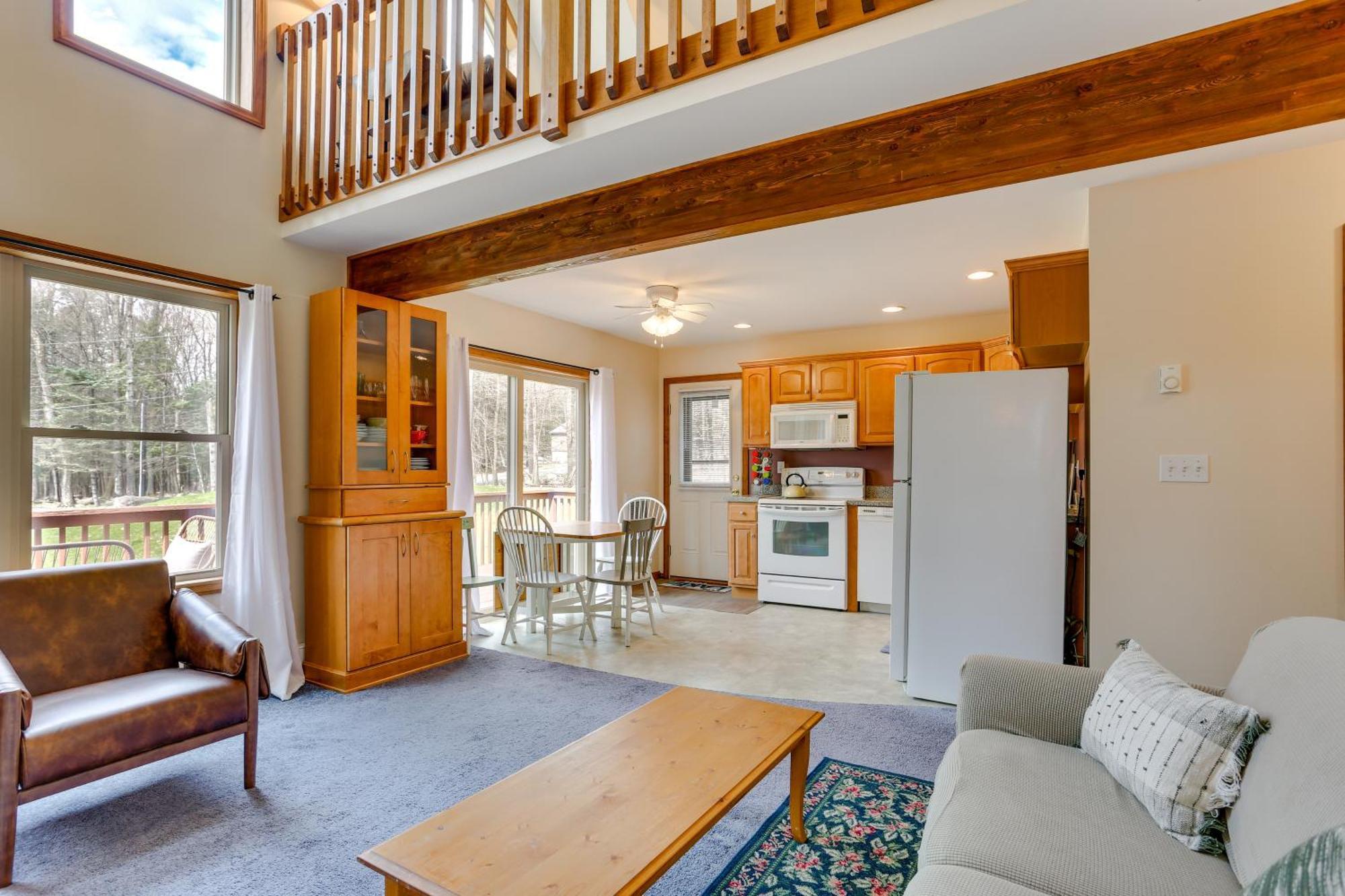 Holiday home Wallenpaupack Fall Getaway With Deck! *