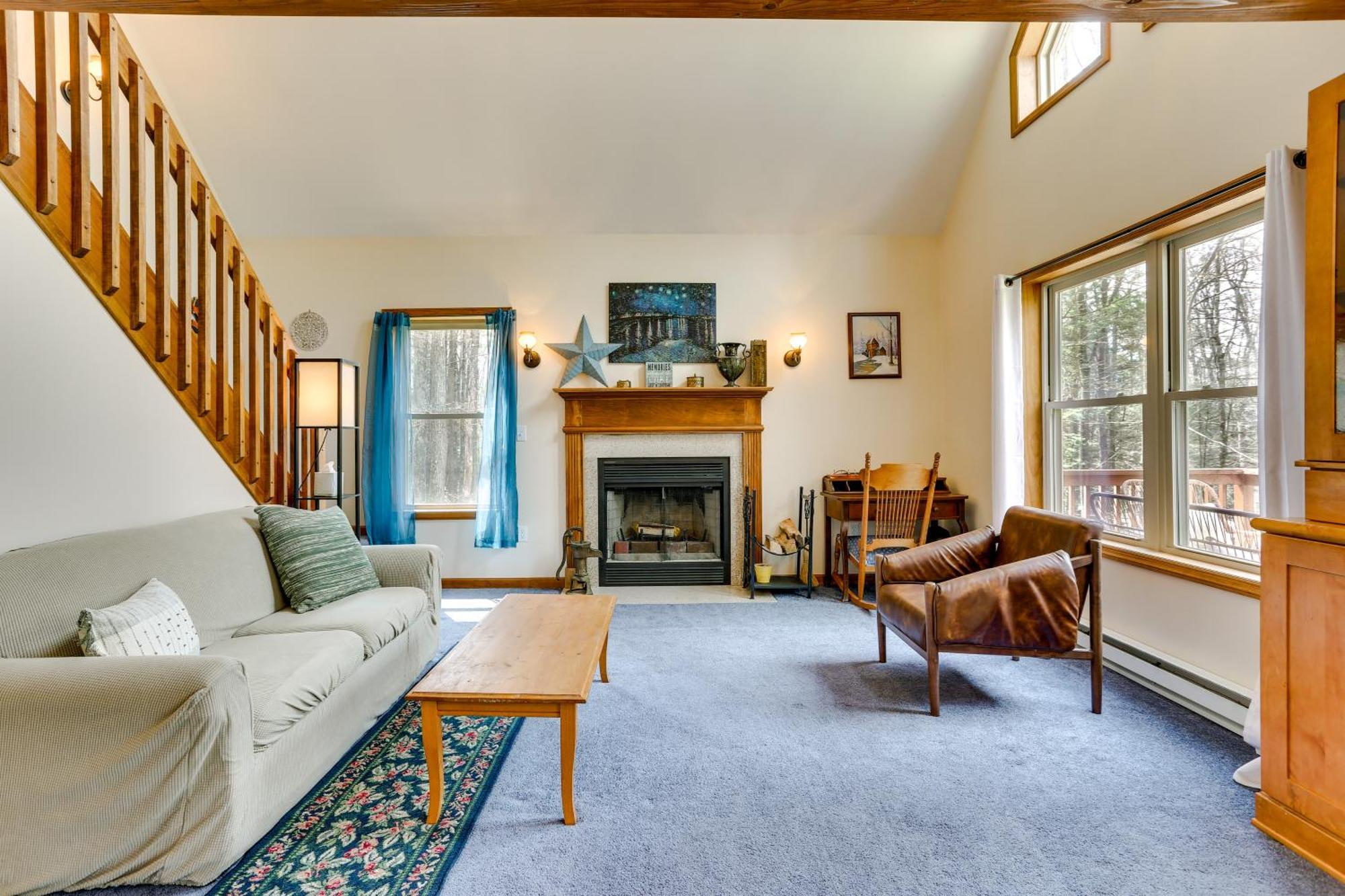 Wallenpaupack Fall Getaway With Deck!